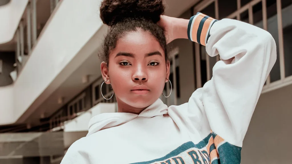 10 Stylish Ways to Wear a Cotton Cropped Sweatshirt 2