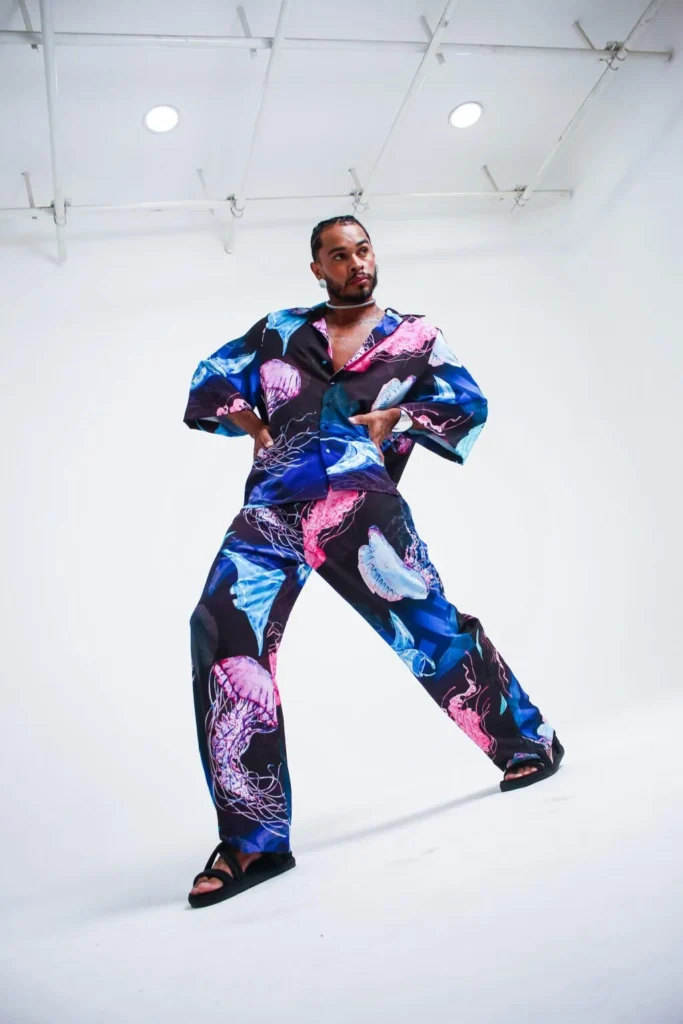 A Beginners Guide to Buying and Caring for Foil Print Tops 3