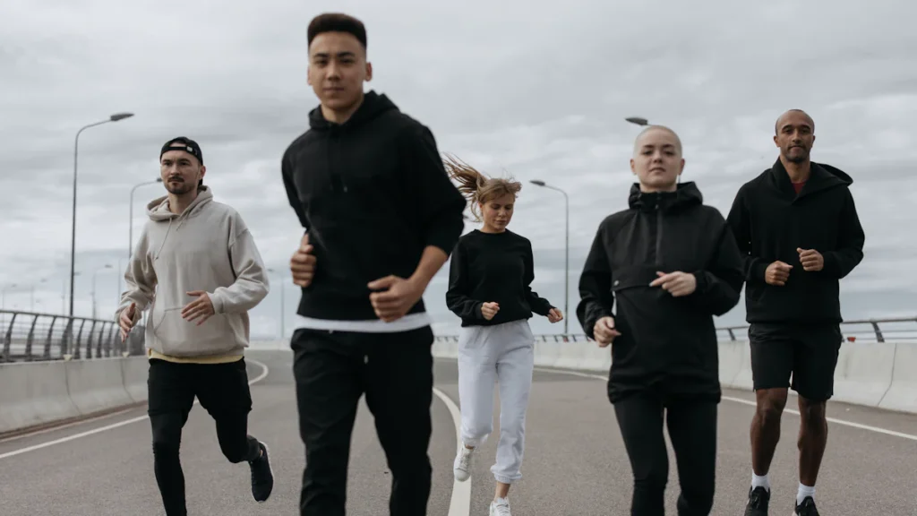 Five Tips for Choosing Custom Jogging Suits in 2025 3