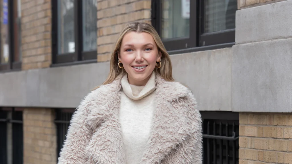 Top Tips for Styling Your Fuzzy Sherpa Jacket This Winter 3