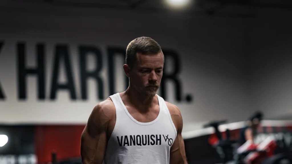Top Trends in Athletic Workout Shirts for 2025 3